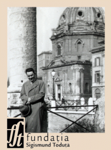Sigismund Toduţă la Roma lângă Columna Traiana, 2 aprilie 1937